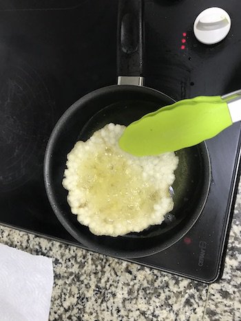 Fried sabudana papad
